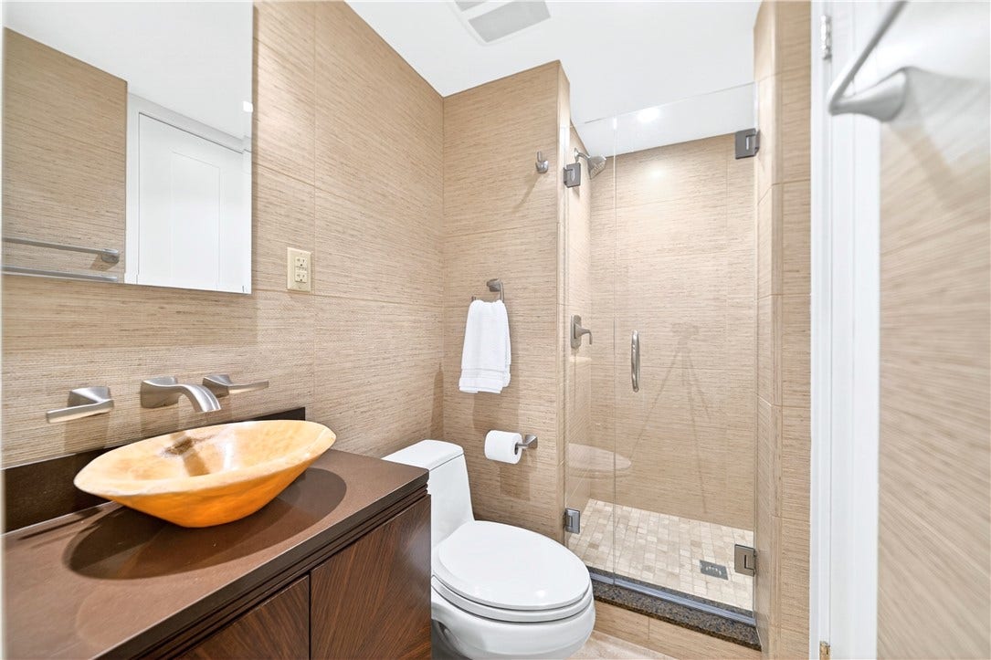 320 Fort Duquesne Blvd, #12L, Pittsburgh, PA 15222 2nd bath