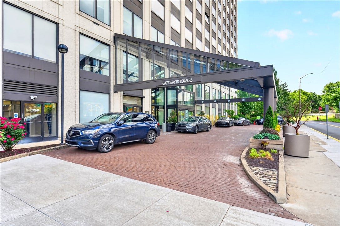 320 Fort Duquesne Blvd, #12L, Pittsburgh, PA 15222 Governors Circle at Entrance