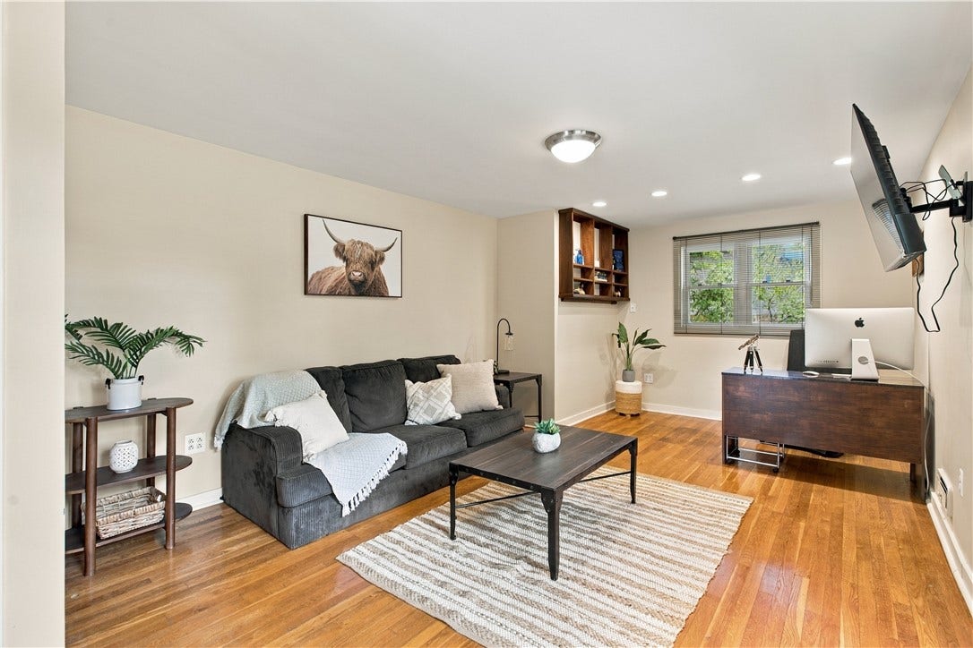 9 Highland, Pittsburgh, PA 15202 Flexible room could be used for an office, den or extra bedroom