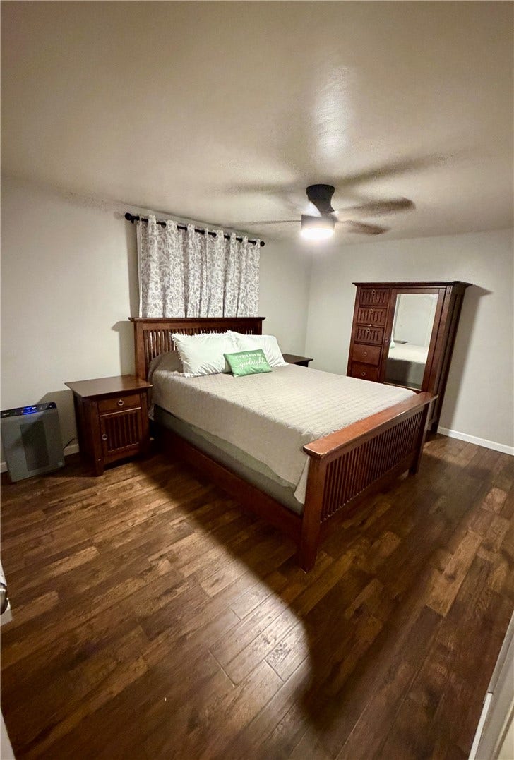 upper level master bathroom