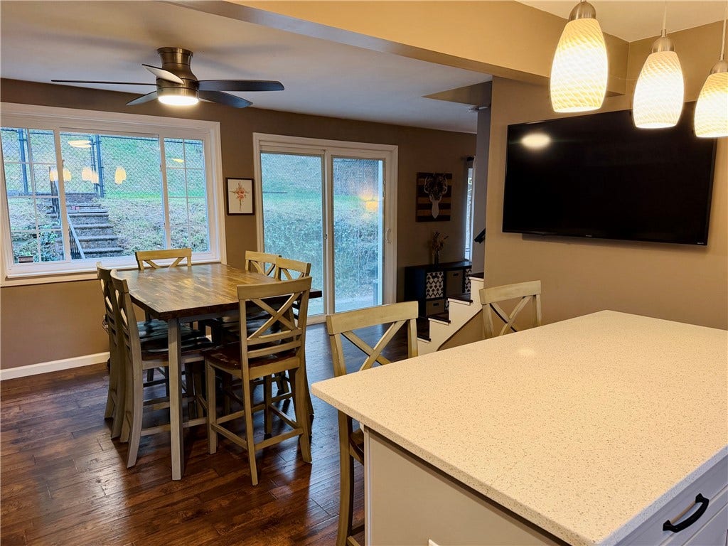 main level dining area