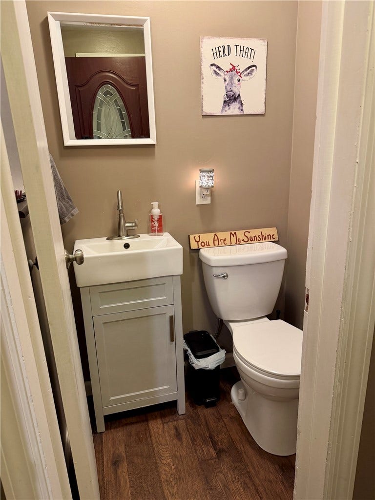 main level 1/2 bath