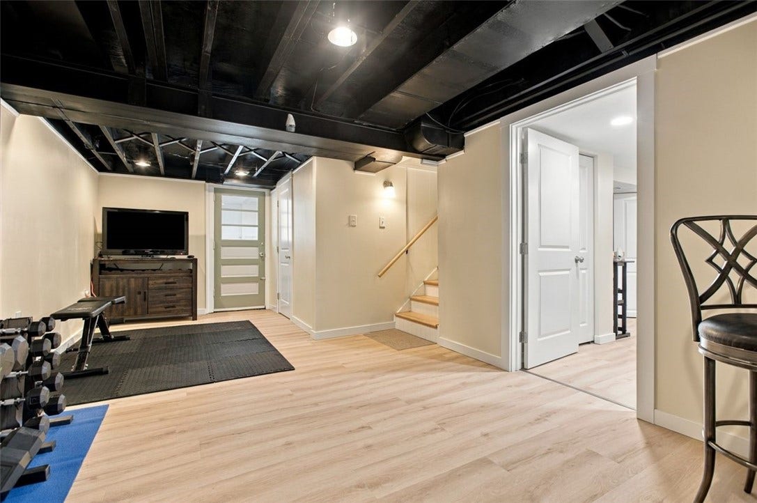330 Saratoga, Pittsburgh, PA 15236