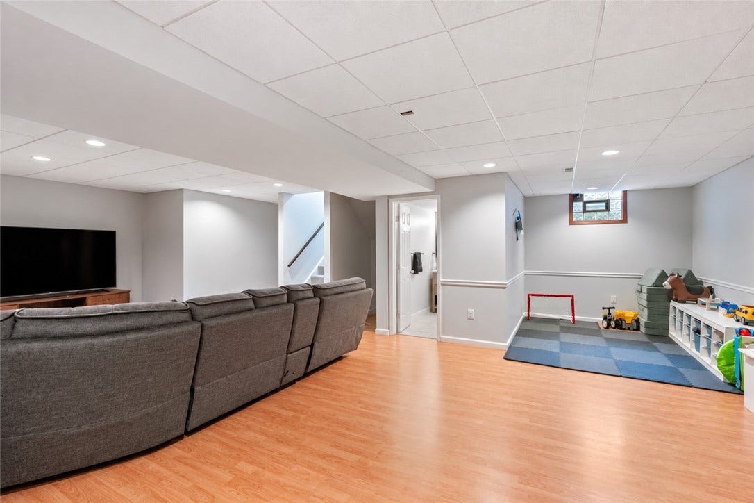 Room for a gym, office, play room, etc...
