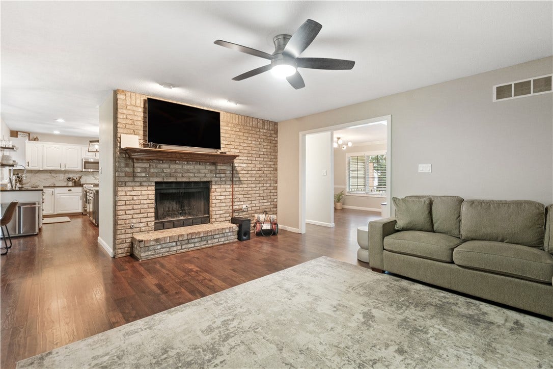 WOW - this living room!!