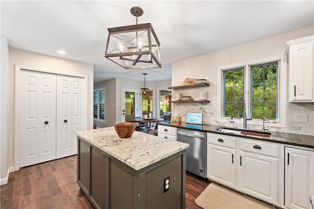 Functional layout & large pantry...