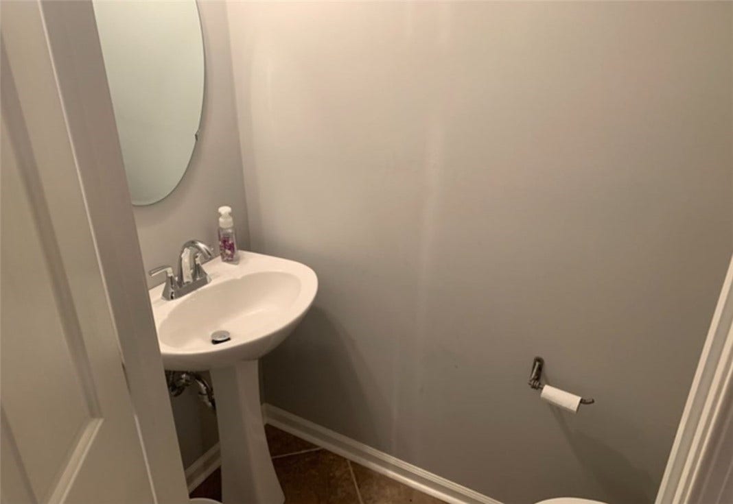 337 Murrays Ln, Pittsburgh, PA 15234 Half Bath