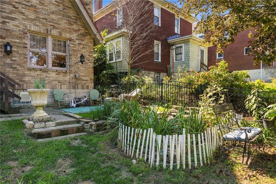 8 Chalfonte Ave, Pittsburgh, PA 15229