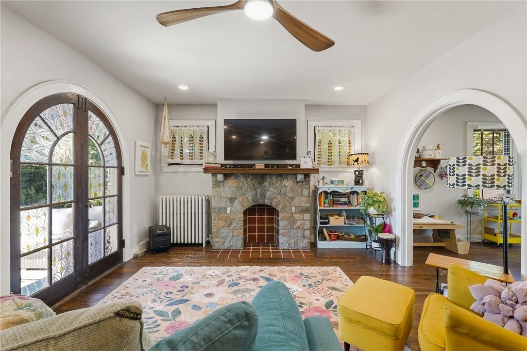 8 Chalfonte Ave, Pittsburgh, PA 15229
