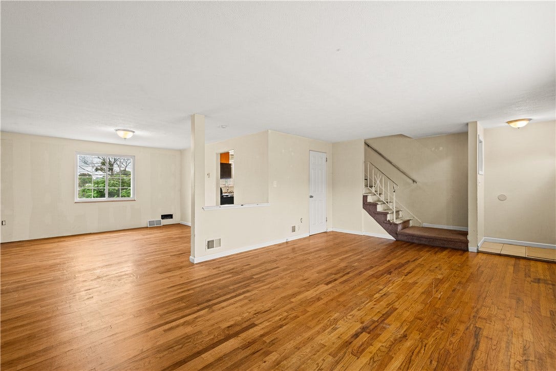 329 Macassar Dr, Pittsburgh, PA 15236 Cut out into dining room that adds to the open floor plan.