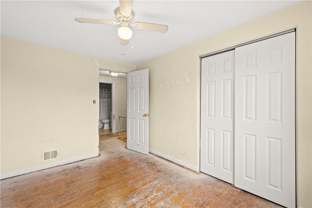 329 Macassar Dr, Pittsburgh, PA 15236 upper level bedroom