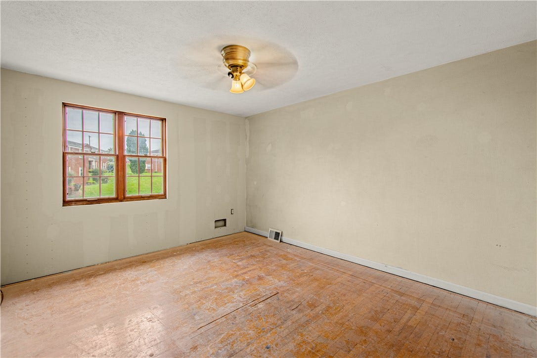 329 Macassar Dr, Pittsburgh, PA 15236 upper level bedroom