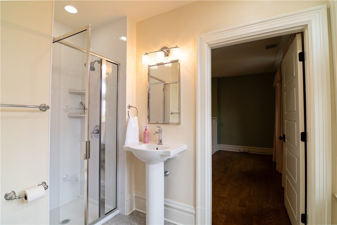 Jack and Jill bathroom connecting the 2 bedrooms