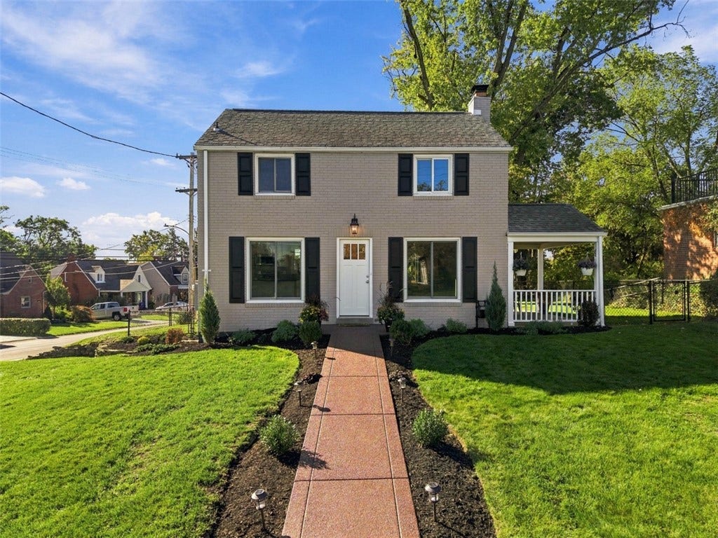 572 Crestline Dr, Pittsburgh, PA 15234