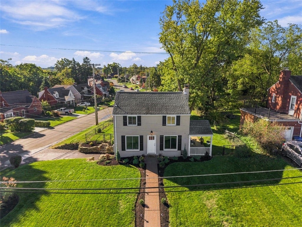 572 Crestline Dr, Pittsburgh, PA 15234