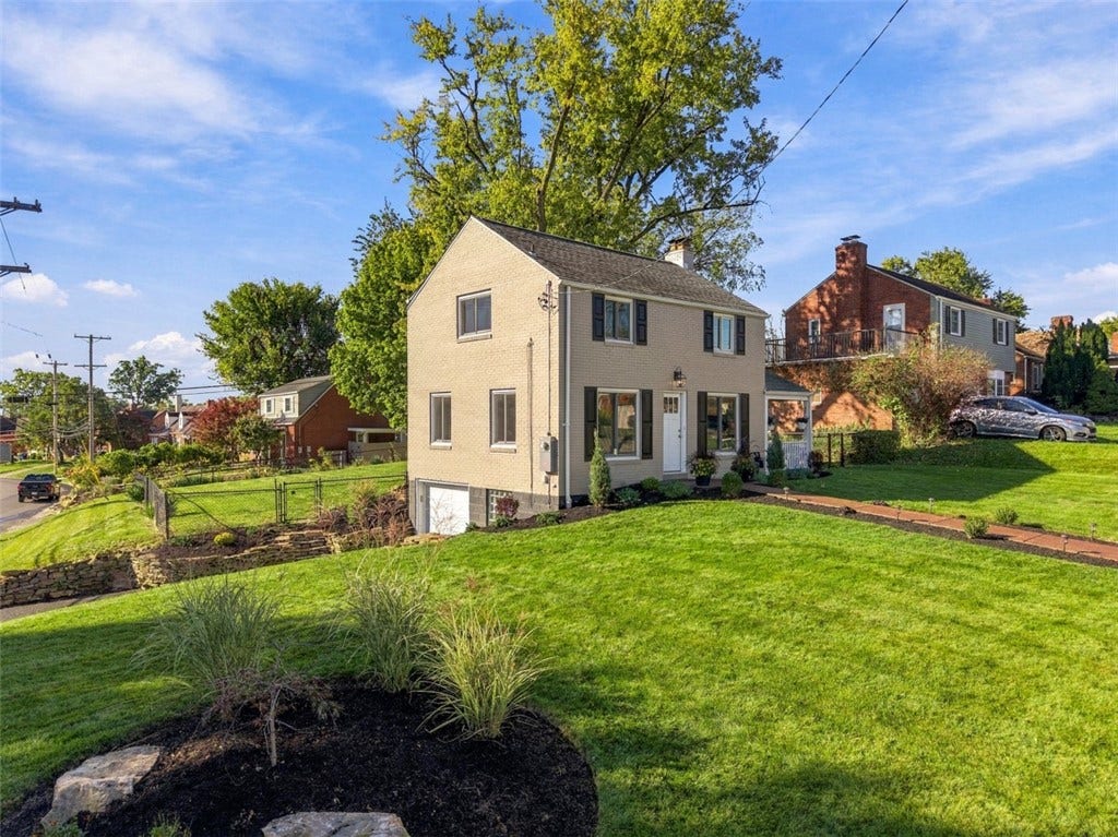 572 Crestline Dr, Pittsburgh, PA 15234