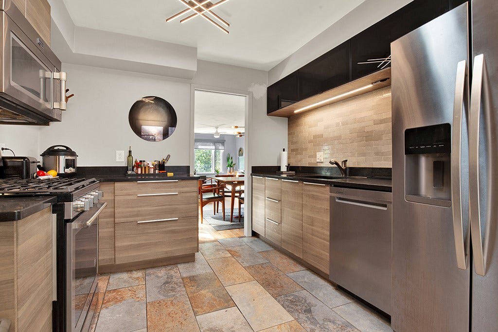 101 Forest Ridge Dr, Pittsburgh, PA 15221 Updated Kitchen!