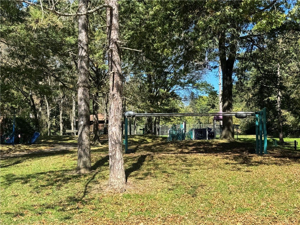 101 Forest Ridge Dr, Pittsburgh, PA 15221 Community park with pickle ball courts