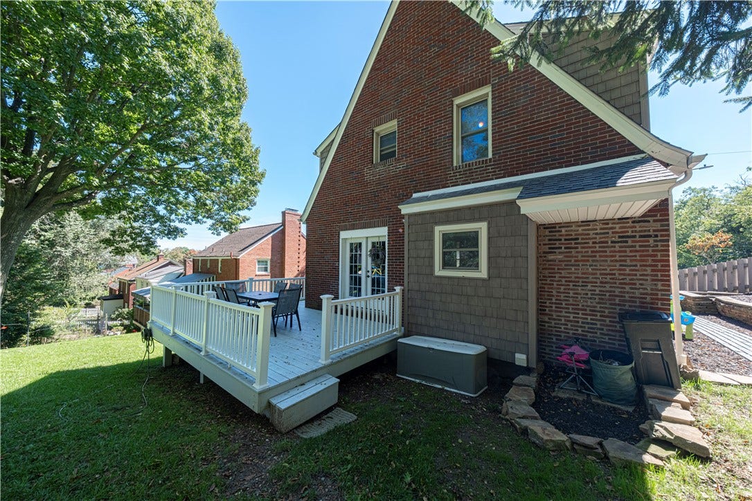 3 Catalpa Pl, Pittsburgh, PA 15228 Deck leading out from the Dinning Room