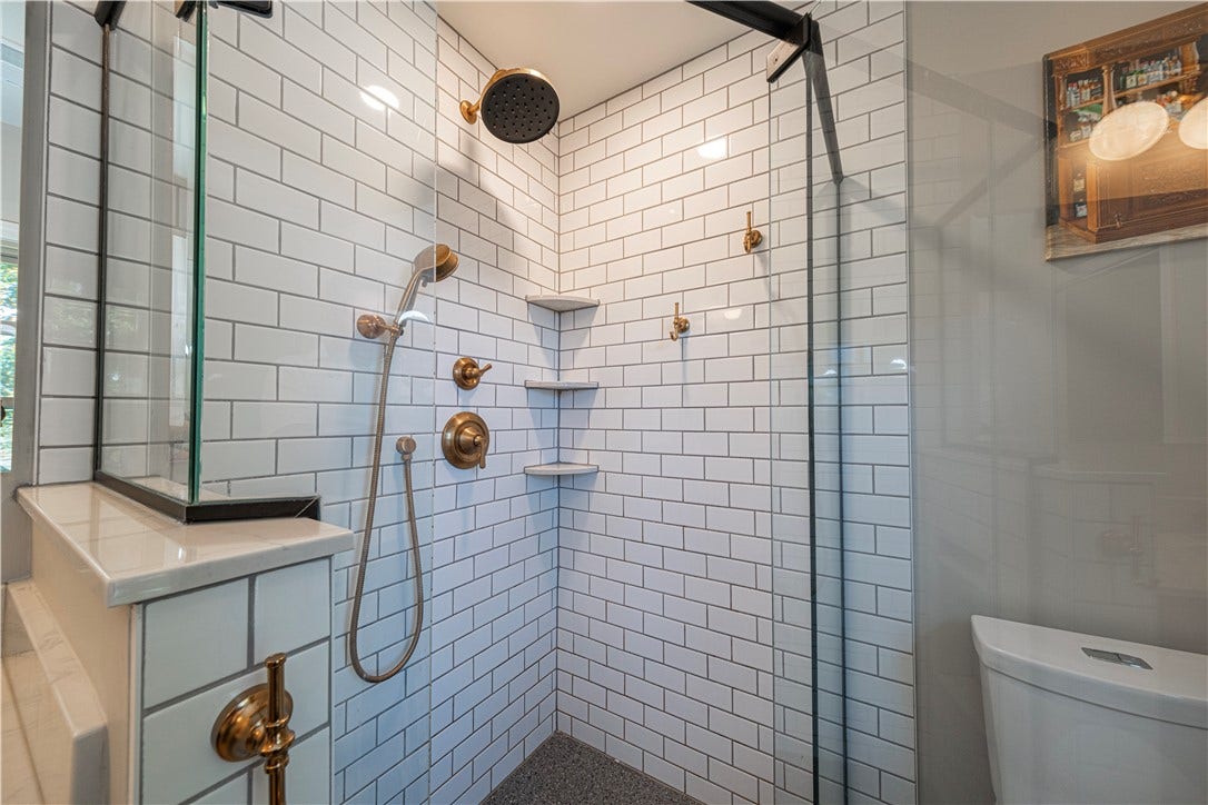 3 Catalpa Pl, Pittsburgh, PA 15228 Fully Renovated Primary On Suite