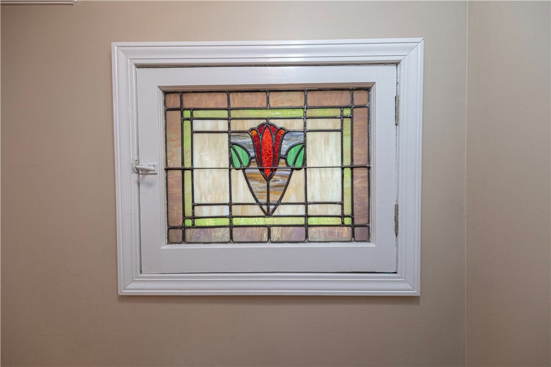 3 Catalpa Pl, Pittsburgh, PA 15228 Stain glass window at bottom of steps