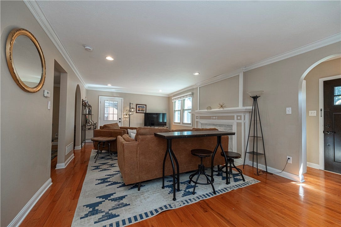 3 Catalpa Pl, Pittsburgh, PA 15228 Living Room
