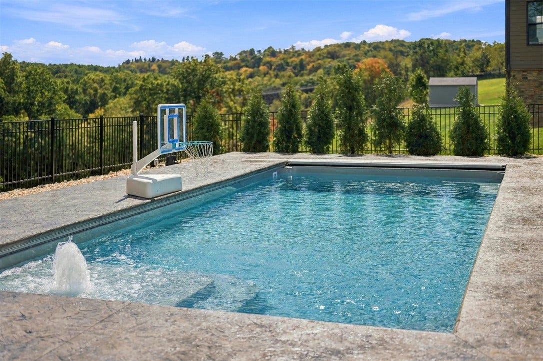 125 Abigail Dr, Mars, PA 16046