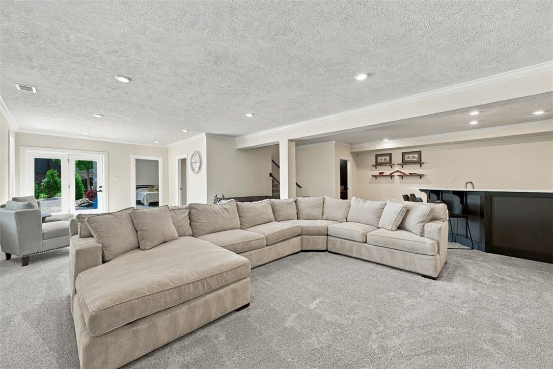 125 Abigail Dr, Mars, PA 16046