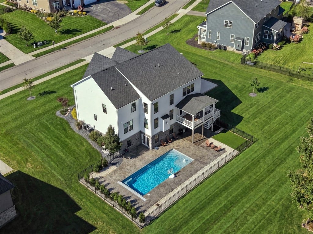 125 Abigail Dr, Mars, PA 16046