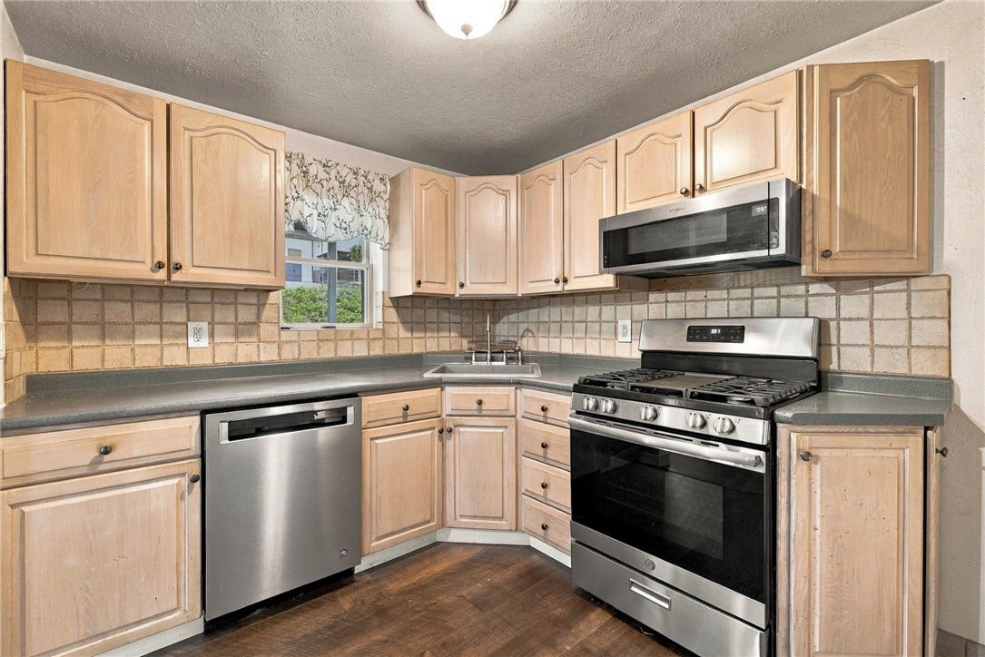 2270 Glenbury Street, Pittsburgh, PA 15234 2270 Glenbury Street, Pittsburgh, PA 15234