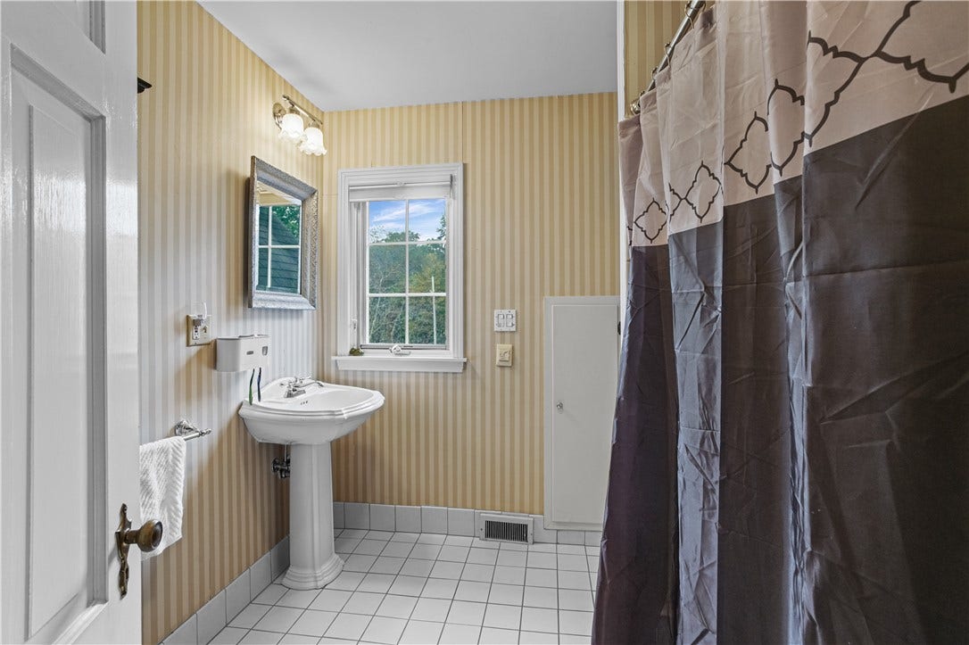 230 College St Ext, Emlenton, PA 16373