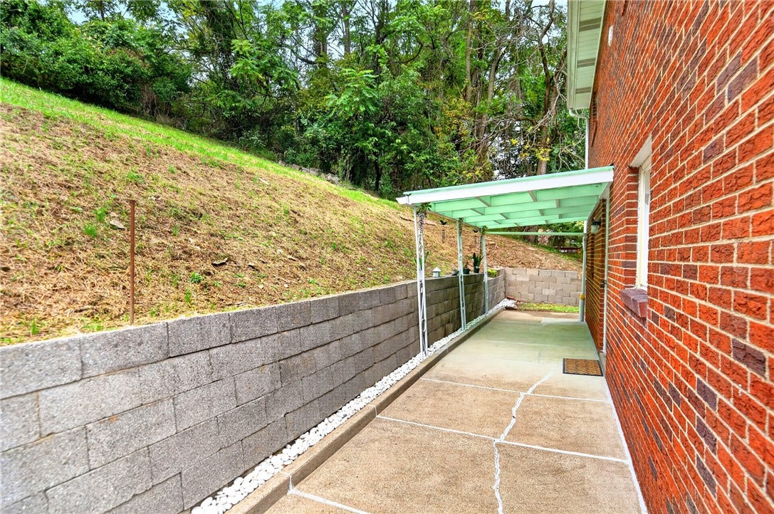 3710 Oakton Rd, Pittsburgh, PA 15227