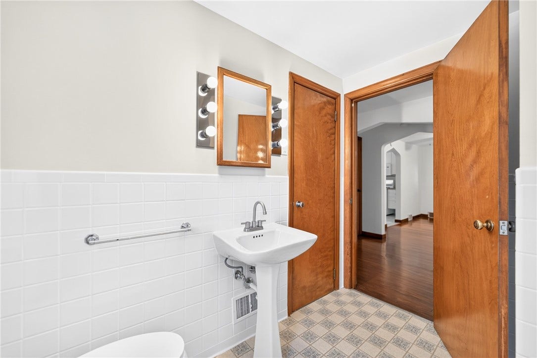 3710 Oakton Rd, Pittsburgh, PA 15227