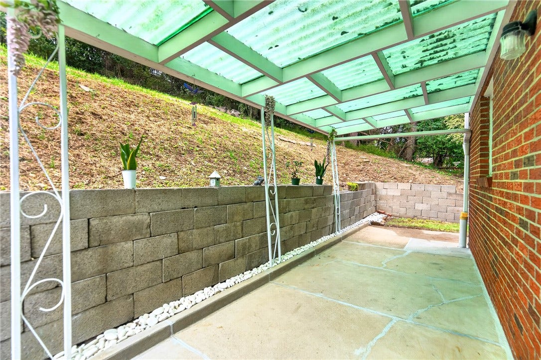 3710 Oakton Rd, Pittsburgh, PA 15227