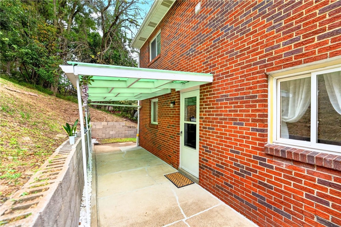3710 Oakton Rd, Pittsburgh, PA 15227