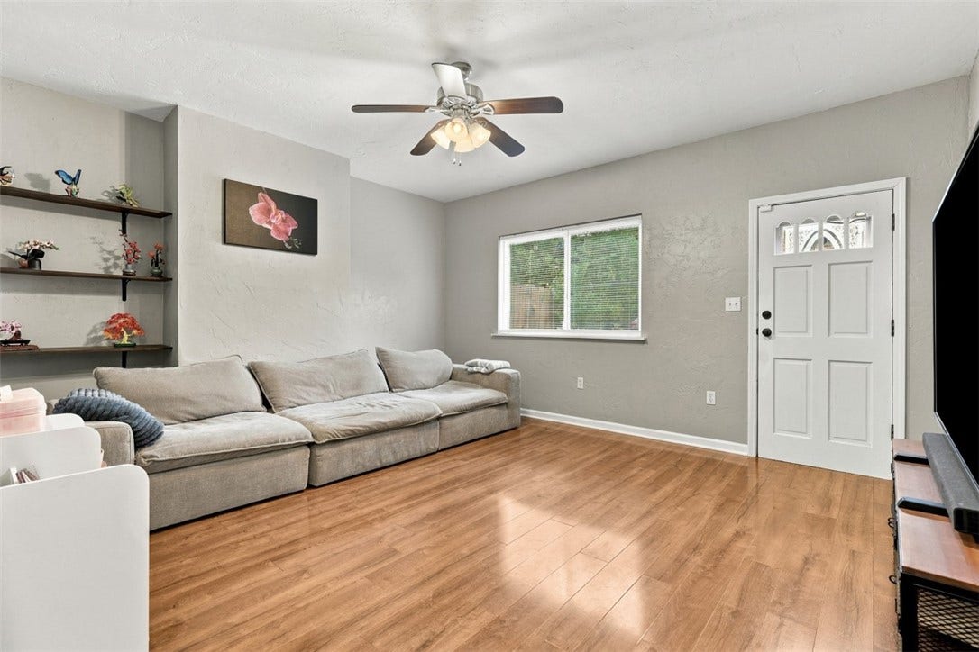 2432 Patterson Street, Pittsburgh, PA 15203 Living Room