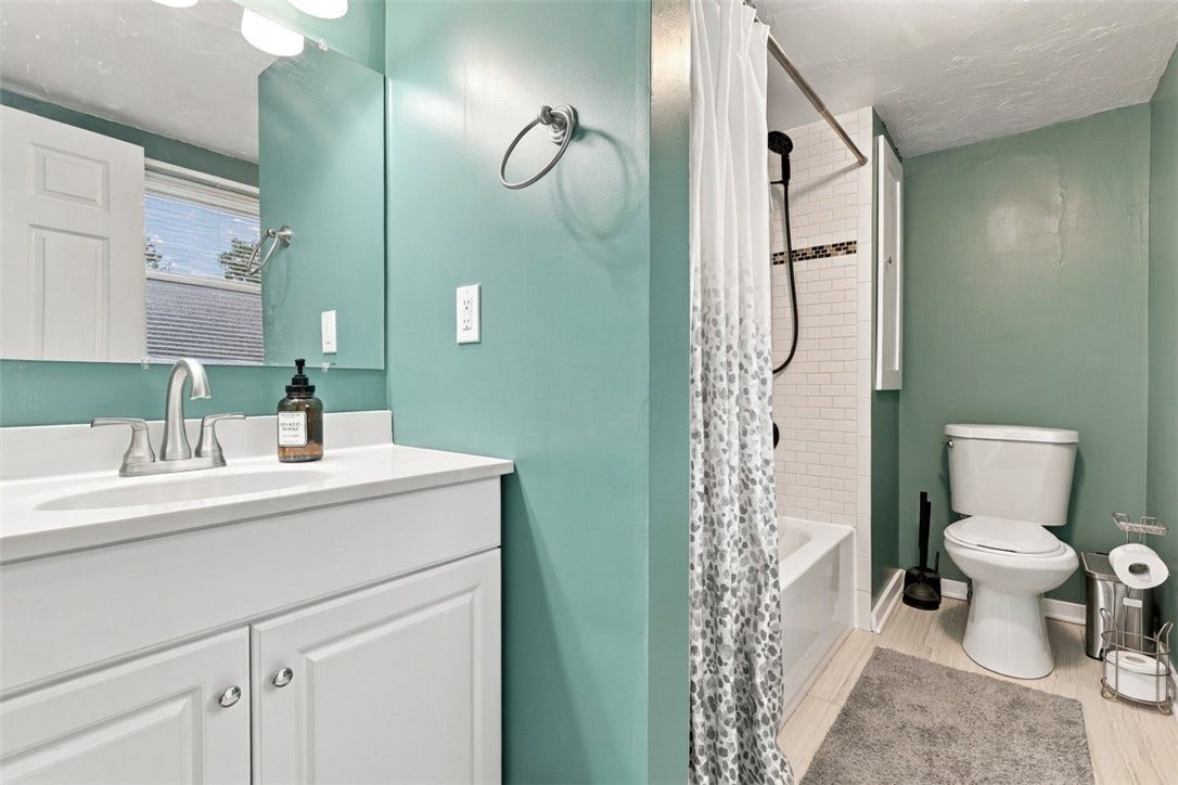 2432 Patterson Street, Pittsburgh, PA 15203 Bathroom