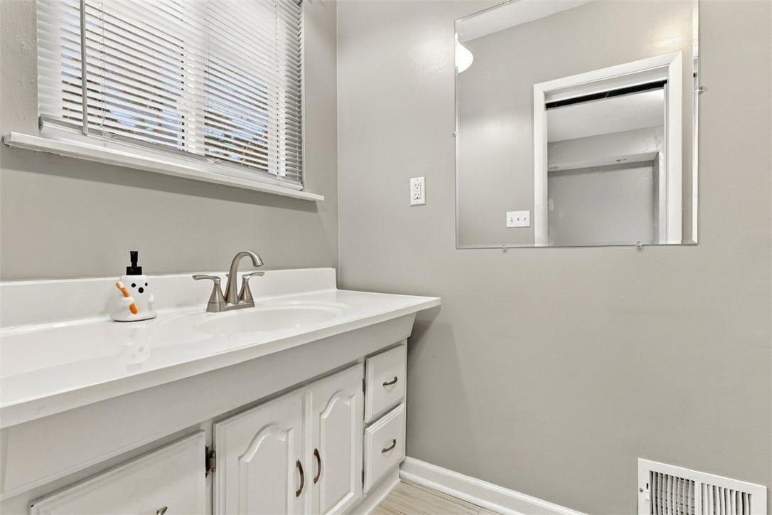2432 Patterson Street, Pittsburgh, PA 15203 Bathroom