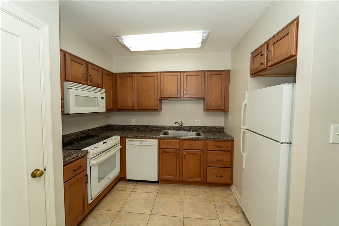 646 Robinwood Dr, #F, Pittsburgh, PA 15216 646 Robinwood Dr, #F, Pittsburgh, PA 15216