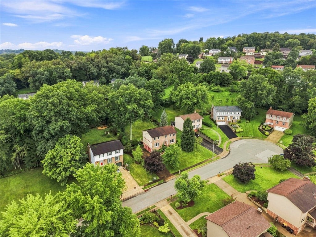 1123 Rial Drive, Bethel Park, PA 15102