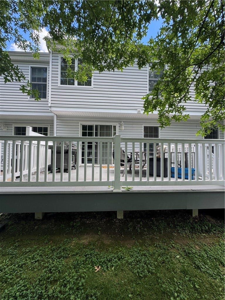 959 Montclair Dr, Coraopolis, PA 15108