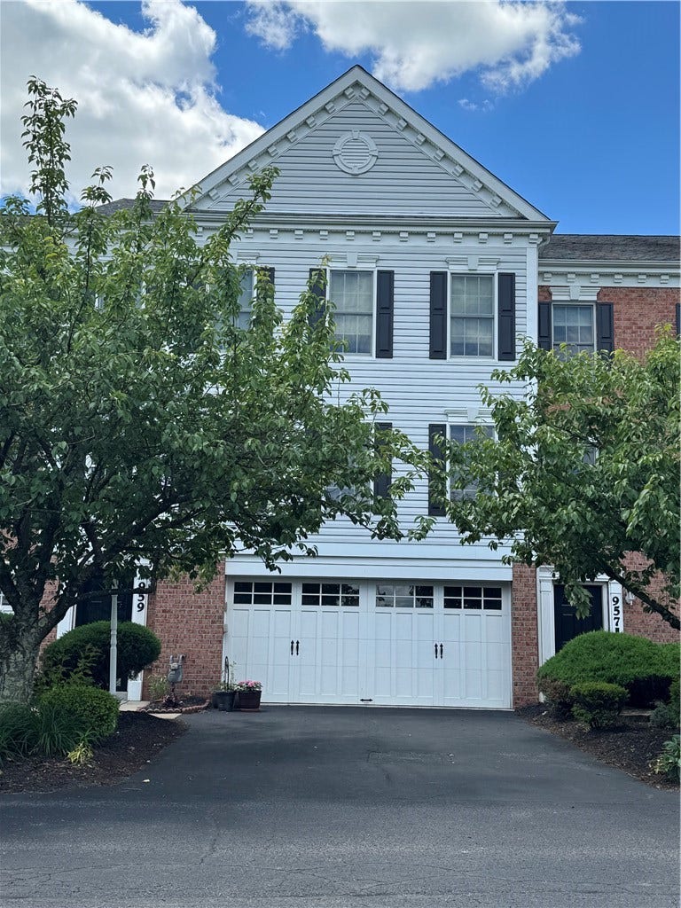 959 Montclair Dr, Coraopolis, PA 15108
