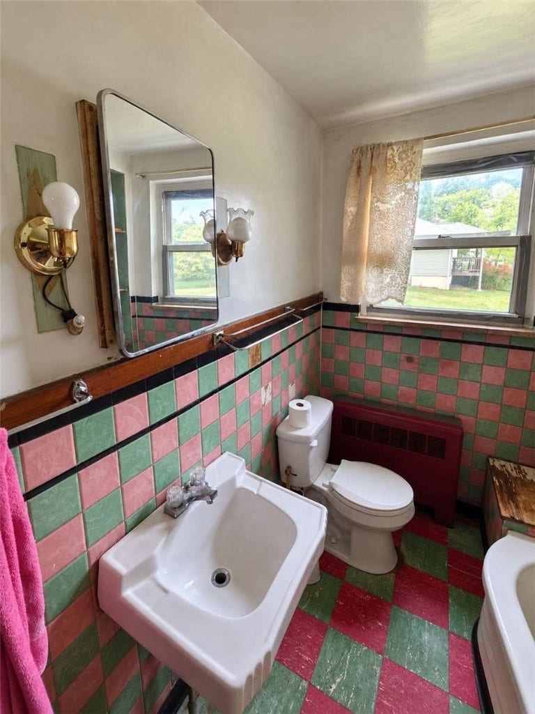 601 7th Street Ext, New Kensington, PA 15068 601 7th Street Ext, New Kensington, PA 15068
