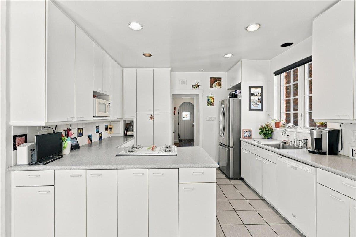 1305 Malvern, Pittsburgh, PA 15217
