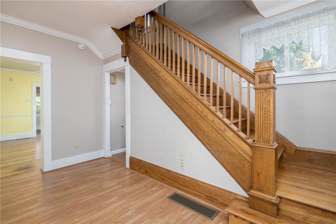 14'7" X 7'10" FRONT HALL
