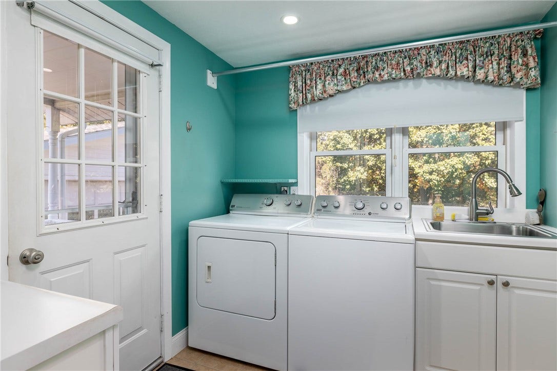 7'10" X 7' LAUNDRY ROOM WITH UTILITY SINK AND  DOOR TO THE BACK PORCH