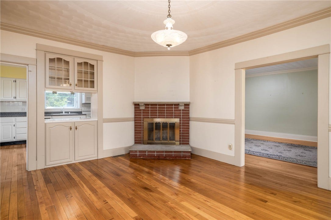 EASY ACCESS TO THE LIVING ROOM AND THE KITCHEN.  PERFECT LAYOUT FOR ENTERTAINING.