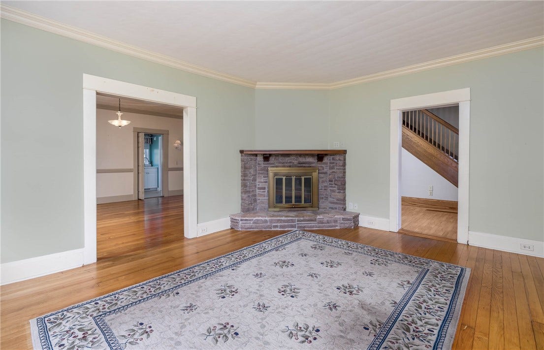 16'11" X 14'7" LIVING ROOM