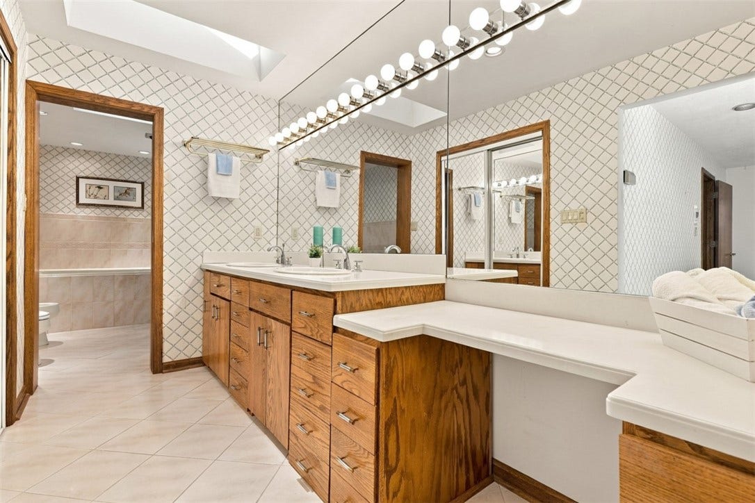 4282 Forest Glen Dr, Allison Park, PA 15101 The bathroom for the primary