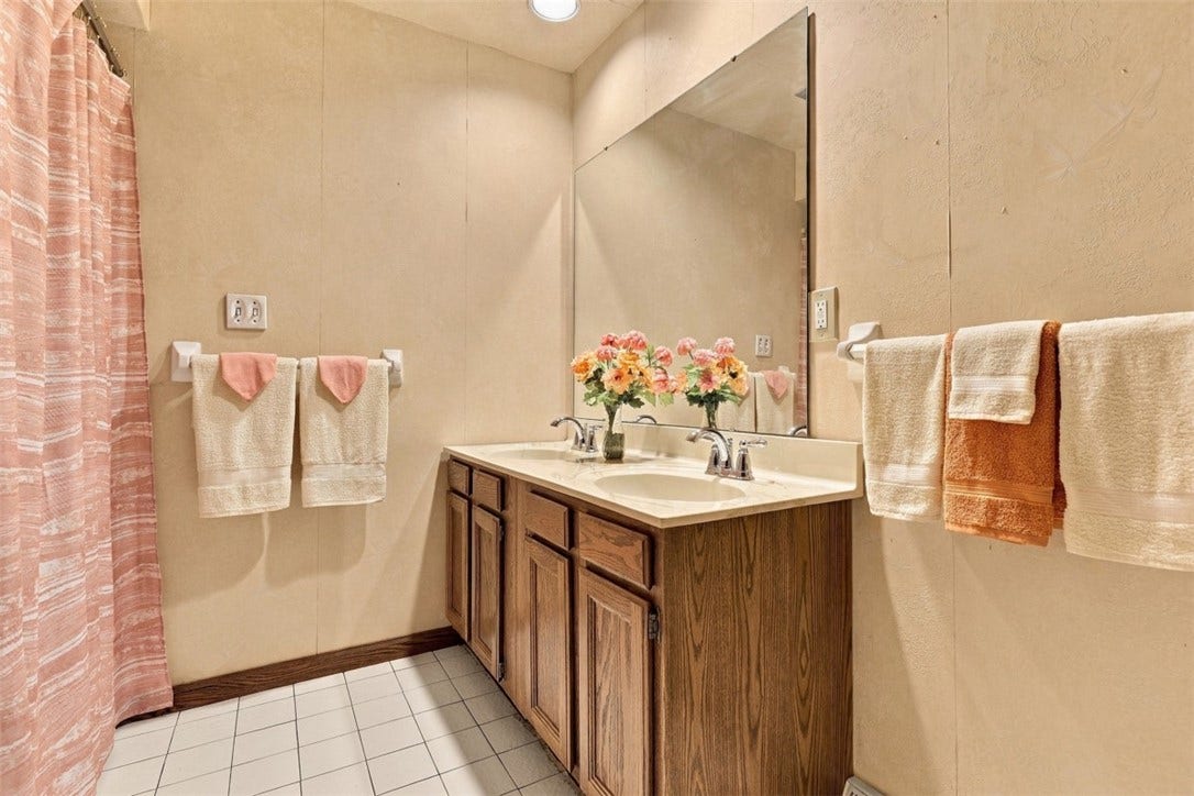 4282 Forest Glen Dr, Allison Park, PA 15101 This is the first full bath on the second level